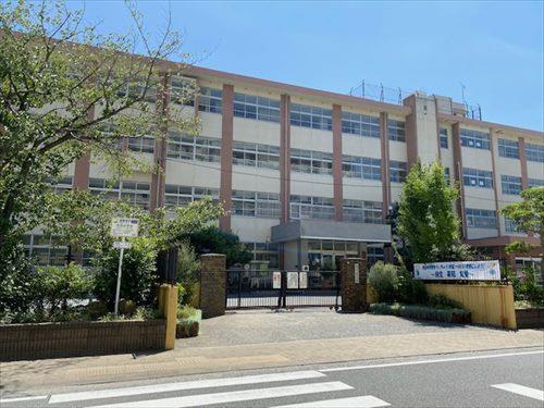 内浜中学校まで1360ｍ