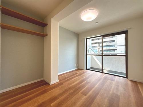 北西側洋室約4帖