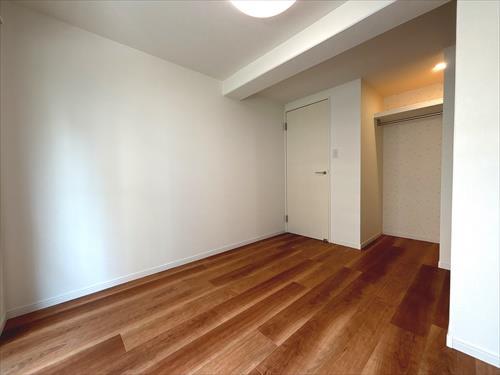 北西側洋室約4帖