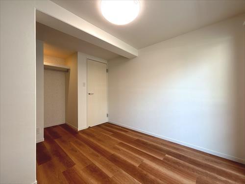 北東側洋室約4帖