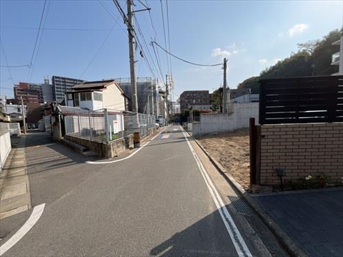 前面道路(北西側から撮影)令和7年12月