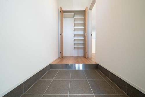 玄関の下足入れ