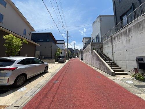 前面道路（北側から）