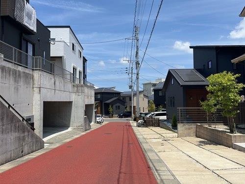 前面道路（南側から）