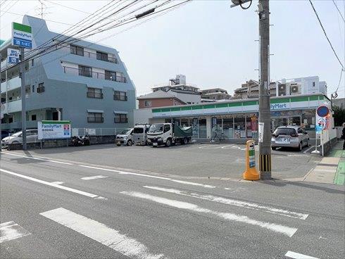 ファミリーマート福岡平和店まで820ｍ