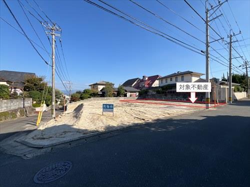 西側前面道路（南側から撮影）