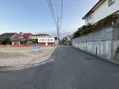 西側前面道路（北側から撮影）