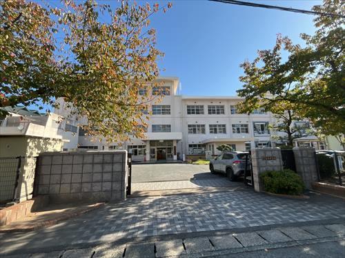 吉塚中学校300ｍ