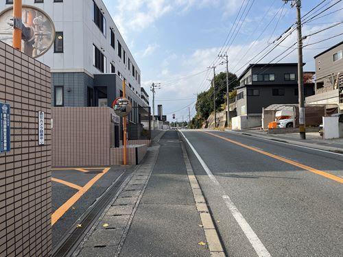 前面道路（西向き）