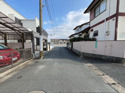 北側道路（2025年12月撮影）