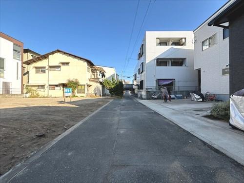 前面道路（西側から撮影）