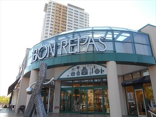 ボンラパス百道店（700m）