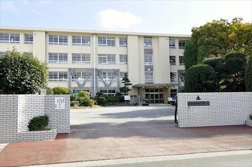 高宮中学校まで870ｍ