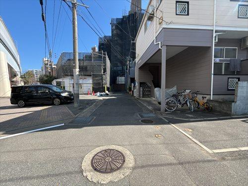 前面道路（北西側から撮影）