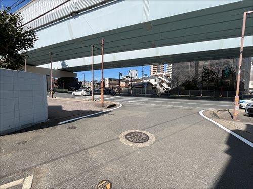 前面道路（北東側から撮影）