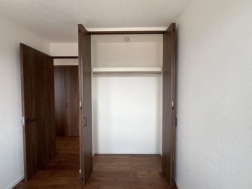 洋室約4.4帖の収納