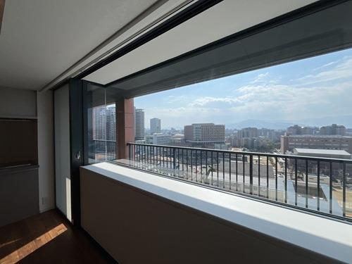 ダイニングの出窓からの眺望