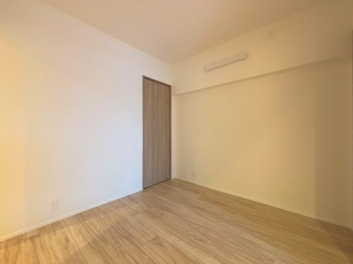 北側洋室約4.8帖