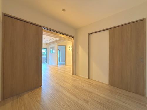 北側洋室約4.8帖