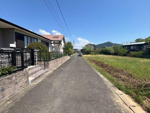 前面道路（北西側から撮影）