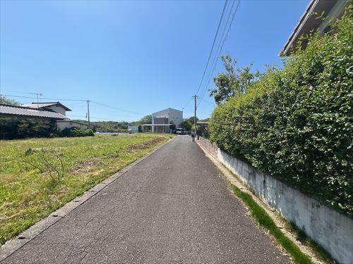 前面道路（南東側から撮影）