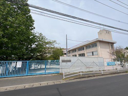 飯倉中央小学校まで40ｍ