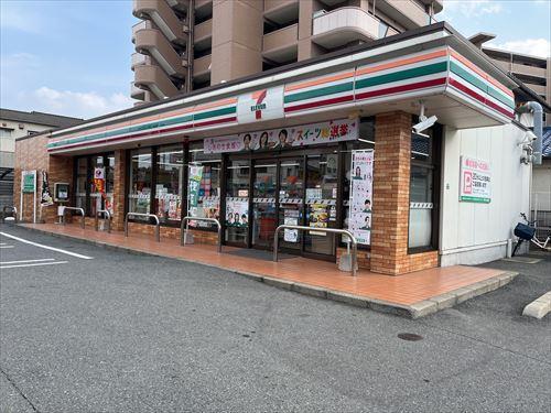 セブン-イレブン小戸4丁目店まで520ｍ