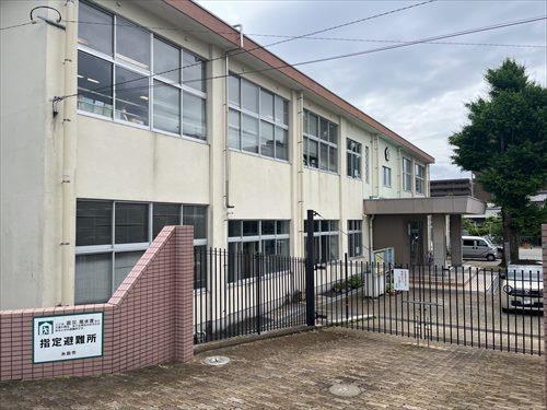 波多江小学校（980m）