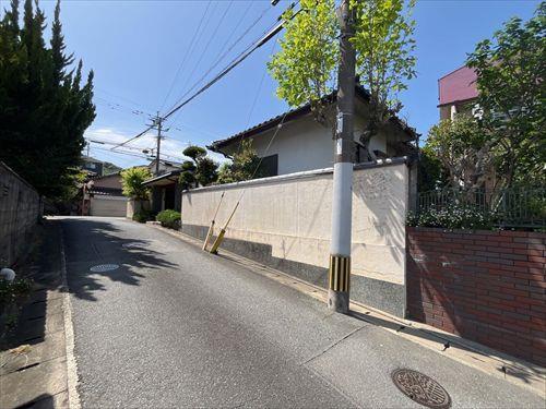 東側前面道路