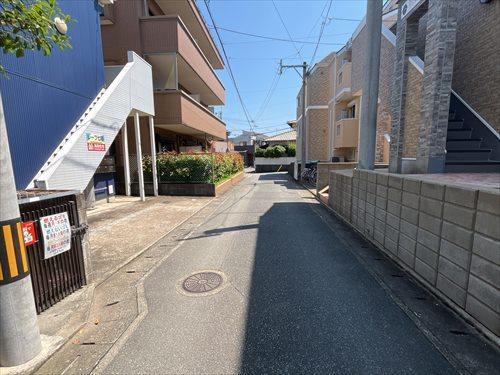 南東側前面道路