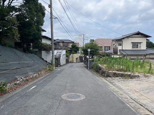 前面道路（南東側から）