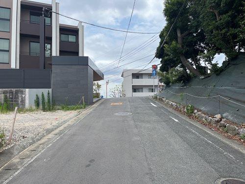 前面道路（北西側から）