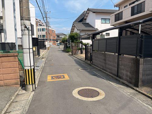 前面道路（北西側から撮影）