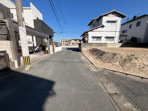 北側前面道路