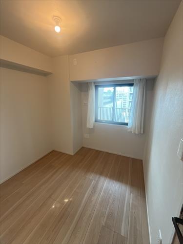 北西側洋室約5帖