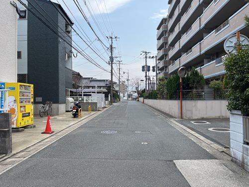 東側前面道路