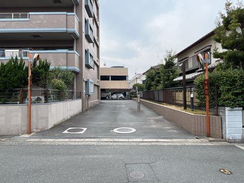 東側駐車場入り口