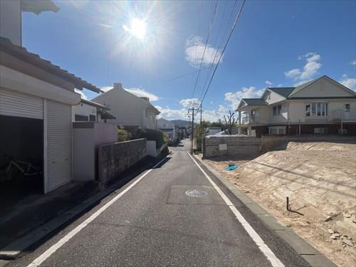 前面道路（東側から撮影）