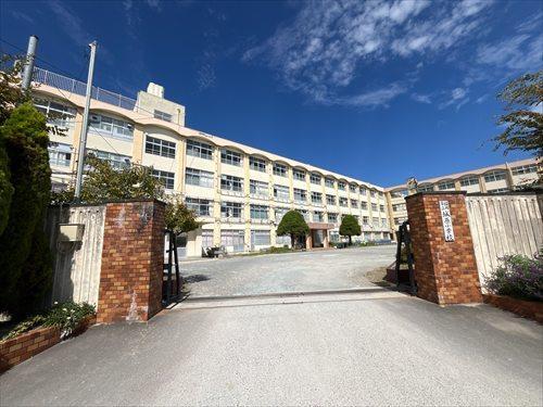 福岡市立城原小学校まで690ｍ