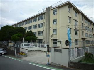 福岡市立若宮小学校まで760ｍ