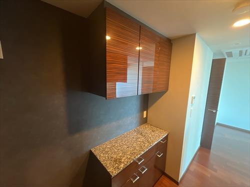 キッチンカウンターと吊戸棚