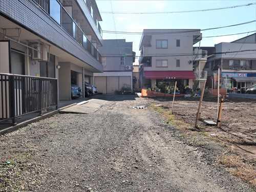 前面道路(南東約4.0m)