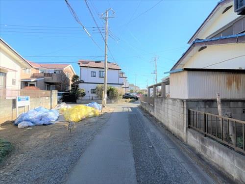 前面道路（北東側）