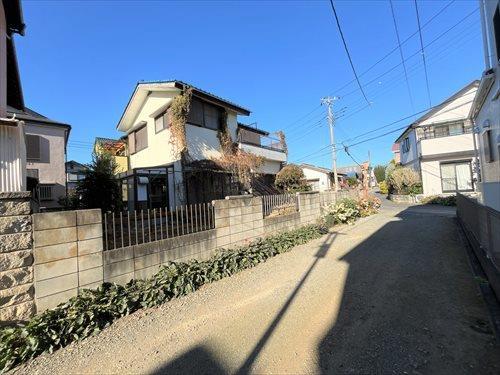 現地写真＋前面道路（南東側）