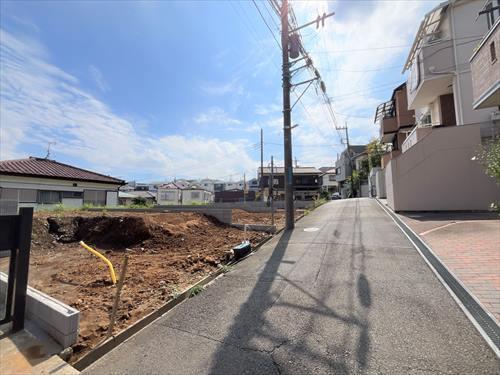 前面道路含む外観