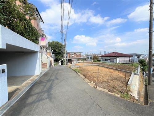 前面道路含む外観