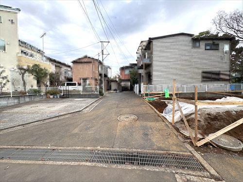 北東側道路（2025年12月撮影）