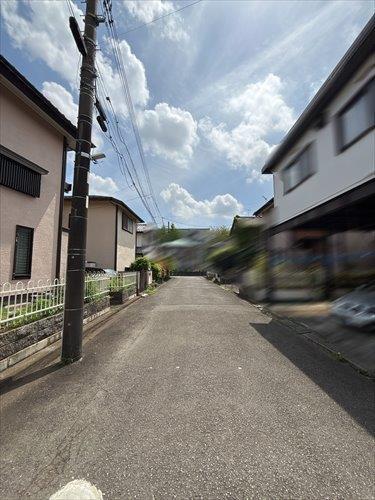 西側前面道路