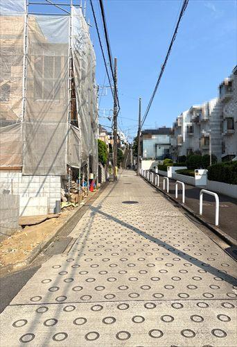 南西側前面道路（2026年8月撮影）