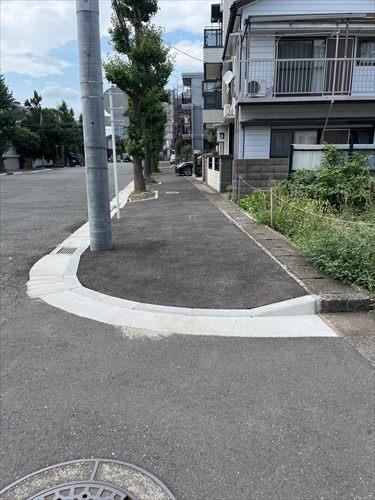 西側前面道路